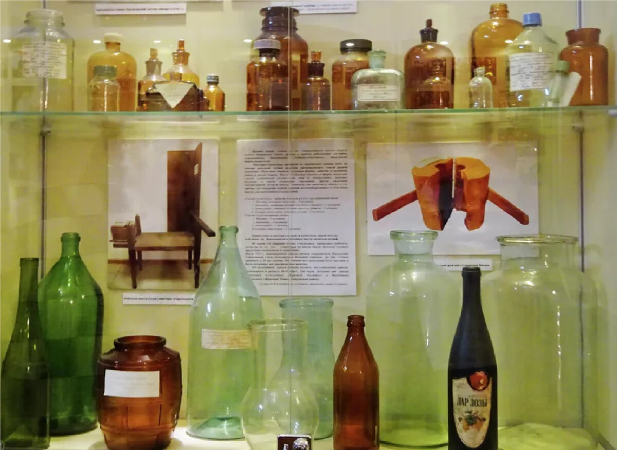 Экспонаты стекольного завода