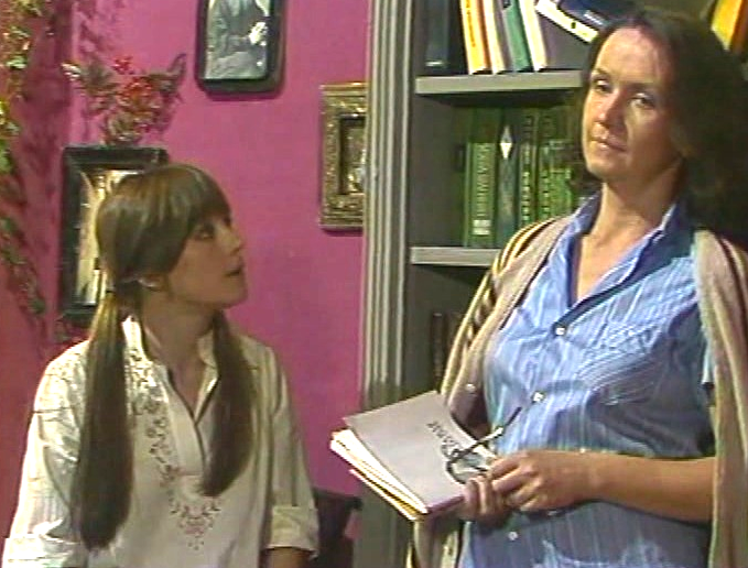 Аля (Наталья Варлей) и Вера (Алла Мещерякова), кадр из фильма "Вера" (1983), режиссёр Аян Шахмалиева