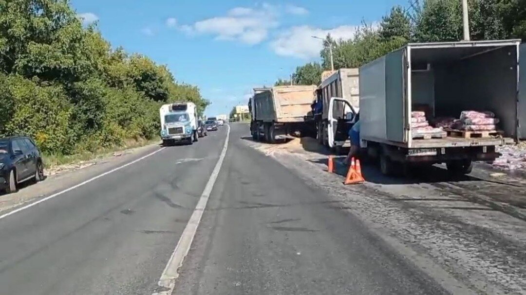     Массовое ДТП с участием большегрузов произошло в Богородском округе Нижегородской области в понедельник, 7 августа. Два человека получили травмы. О подробностях рассказали в пресс-службе регионального УГИБДД.