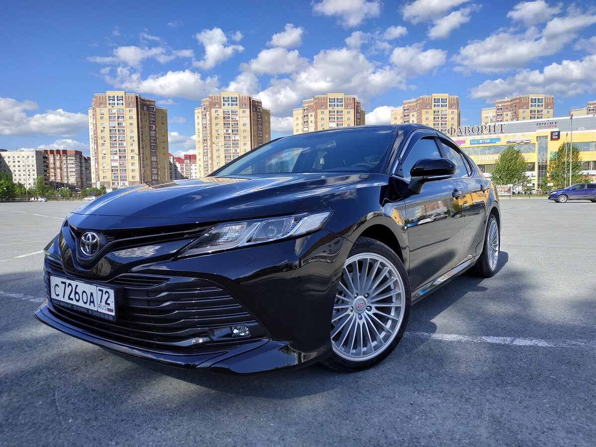 Автомобиль "Toyota Camry"