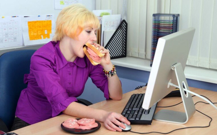 У вас тоже 8-часовой концерт каждый день сидя на попе в сопровождении бутербродов? 