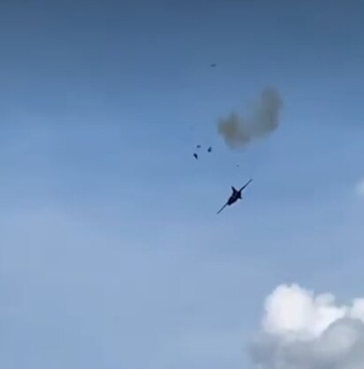 Крушение произошло примерно в 16:00 по местному времени (23:00 по московскому). Истребитель упал на парковку жилого комплекса в городе Бельвилл около Детройта