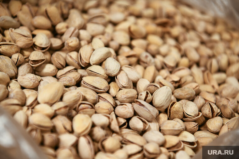    Неизвестный похитил коробки с разными видами орехов в Екатеринбурге