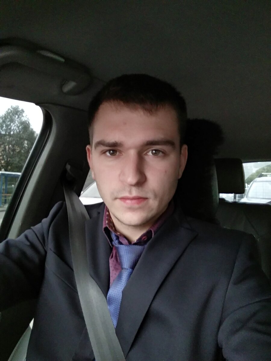 Это я еще молодой и «зелёный» гоняю к клиентам на встречи и зарабатываю первые деньги на таргете