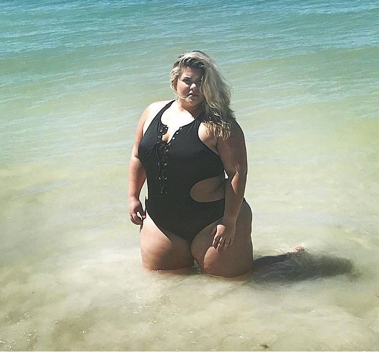 Женщины в купальниках, как у Эшли Грэм