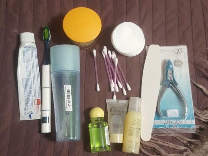 Удобно положить все это в косметичку или пакет