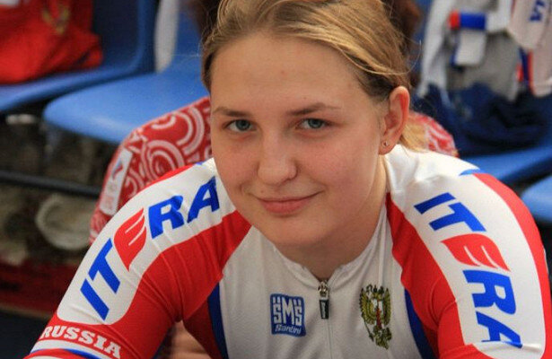  Фото: из личного архива ПлужниковойИ его сразу отпустили под подписку о невыезде. Подумаешь — в 17 лет насмерть задавил человека. А чемпионке мира Плужниковой было 24 года…