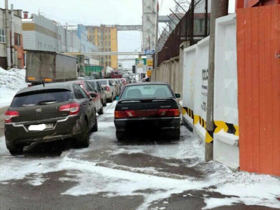 Куда отправить фото с нарушением парковки. Автомобили припаркованные на тротуарах. Борьба с парковкой на тротуарах. Разрешенная парковка на тротуаре. Нарушение стоянки автомобиля.