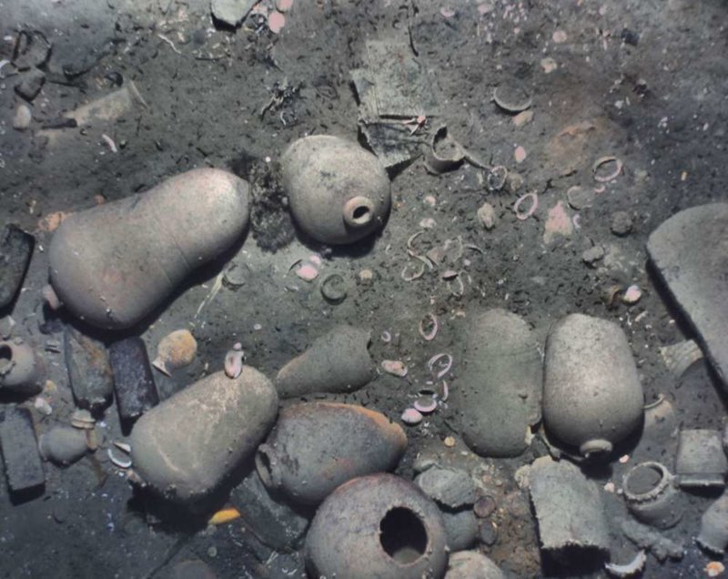  Не так в Карибском море был обнаружен затонувший три сотни лет назад испанский корабль. Вероятнее всего, он был потоплен пиратами, однако по различным причинам, добычу с него они так и не взяли.