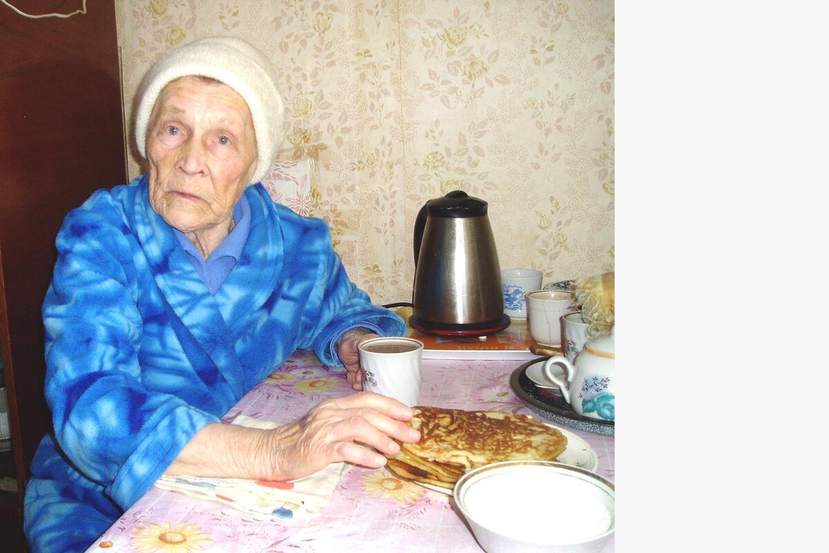 Елена Ивановна радушно встретила гостя (фото из архива Ивана Паникарова)