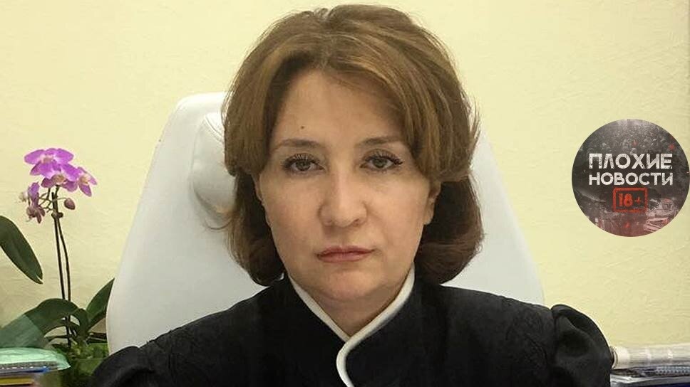 Такое решение принял позавчера (07-09-2018) пленум Верховного суда России. Вся история вокруг героини полная таинственных события и "необъяснимых" загадок. 




Елена Хахалева получила прозвище «золотой судьи» после того, как потратила на свадьбу своей дочки Софии 3.6 миллиона долларов.  "Откуда деньги?" - спросите вы, а Елена ответит: Николай Басков, Валерий Меладзе, Вера Брежнева, Иосиф Кобзон и другие звезды на свадьбе были "гостями", а выступали просто потому что "душа пела", а вовсе не за деньги. 



