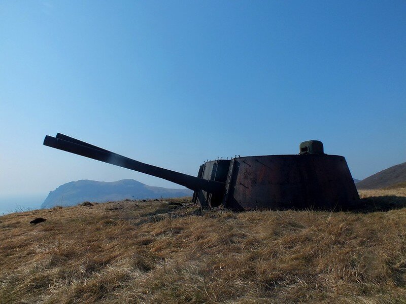 Отдельная 180-мм башенная береговая артиллерийская батарея № 26 на четыре 180-мм пушки в двухорудийных башенных установках МБ-2-180, расположенная на южной части острова Аскольд.