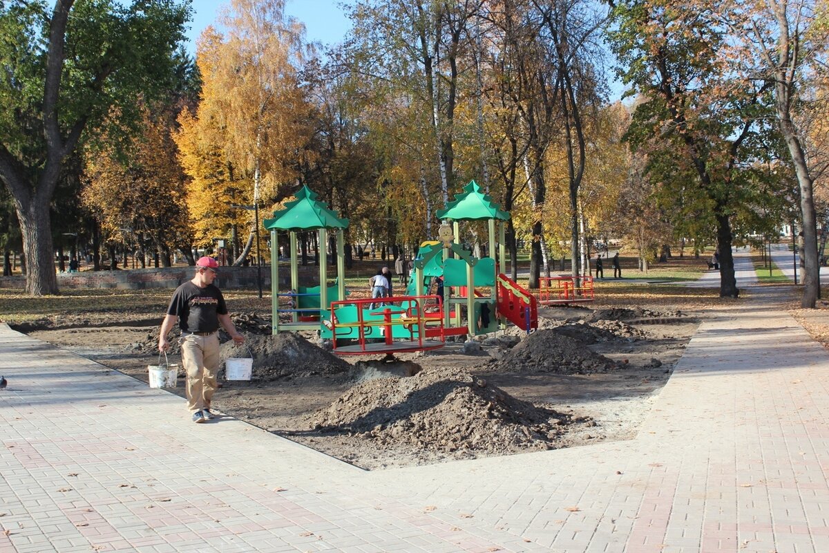 Парк дзержинского фото Детский городок в парке Дзержинского реконструируют с нарушениями. Фото KurskTV.