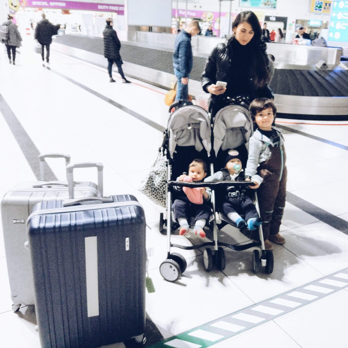 В аэропортах с детьми пропускают без очереди и относятся более терпимо, понимая что вам и так не просто.