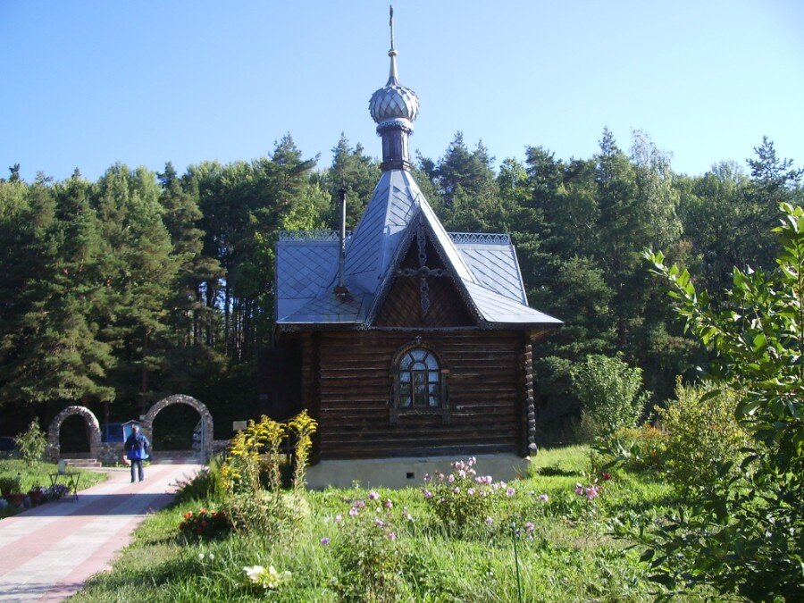 Родник Варвары великомученицы Переславль Залесский. Святой источник Варвары великомученицы в Переславле. Родник Варварин ключ Святой источник. Святой источник Варварин ключ, Переславль.