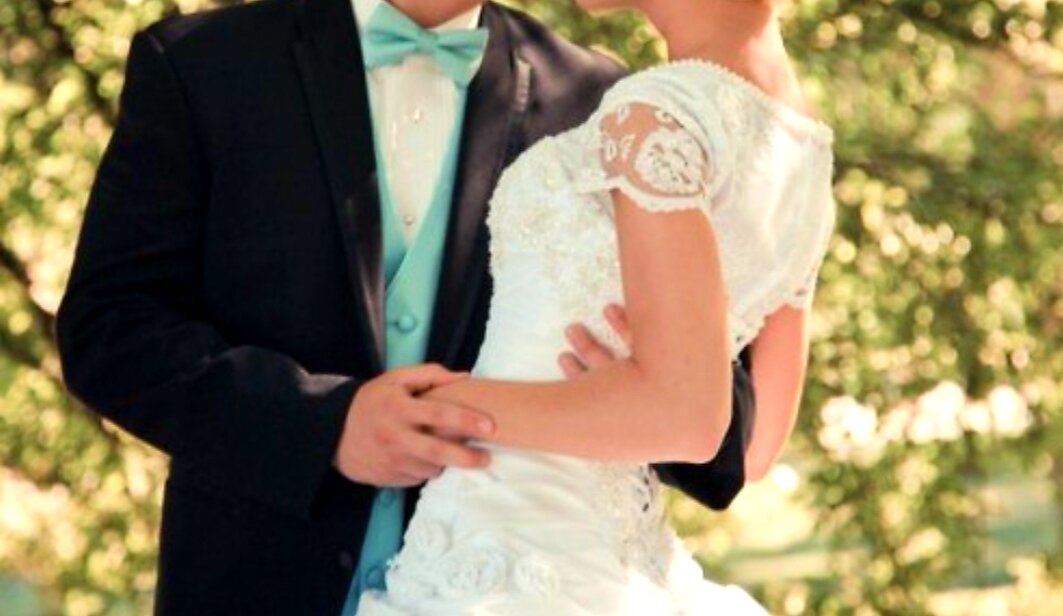 Наполняю подушку не мягкими перьями куриц, не пухом лебедей белых, не листьями сухими, а монетами золотыми . Дай мне, Господи, жену добру, складну да богату. Аминь