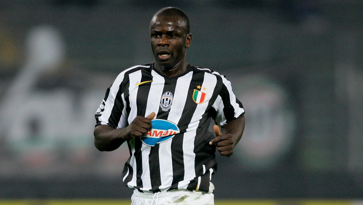 В 2001 году Лилиан Тюрам за 16 000 000 евро перешел в туринский "Ювентус"