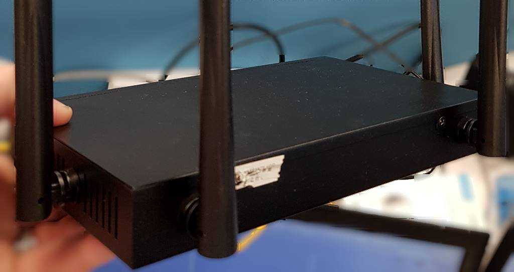 Tenda W15E rev. 2, вид сзади