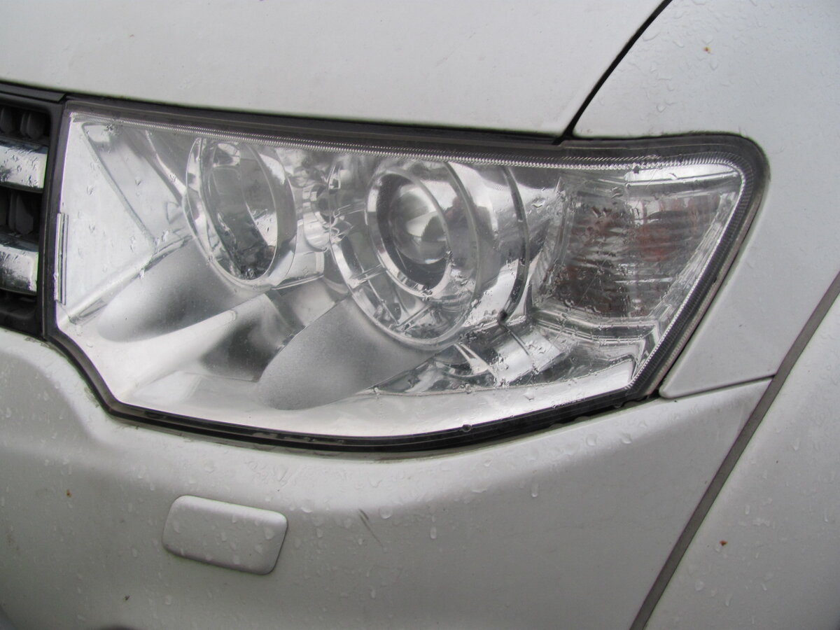 Фара автомобиля