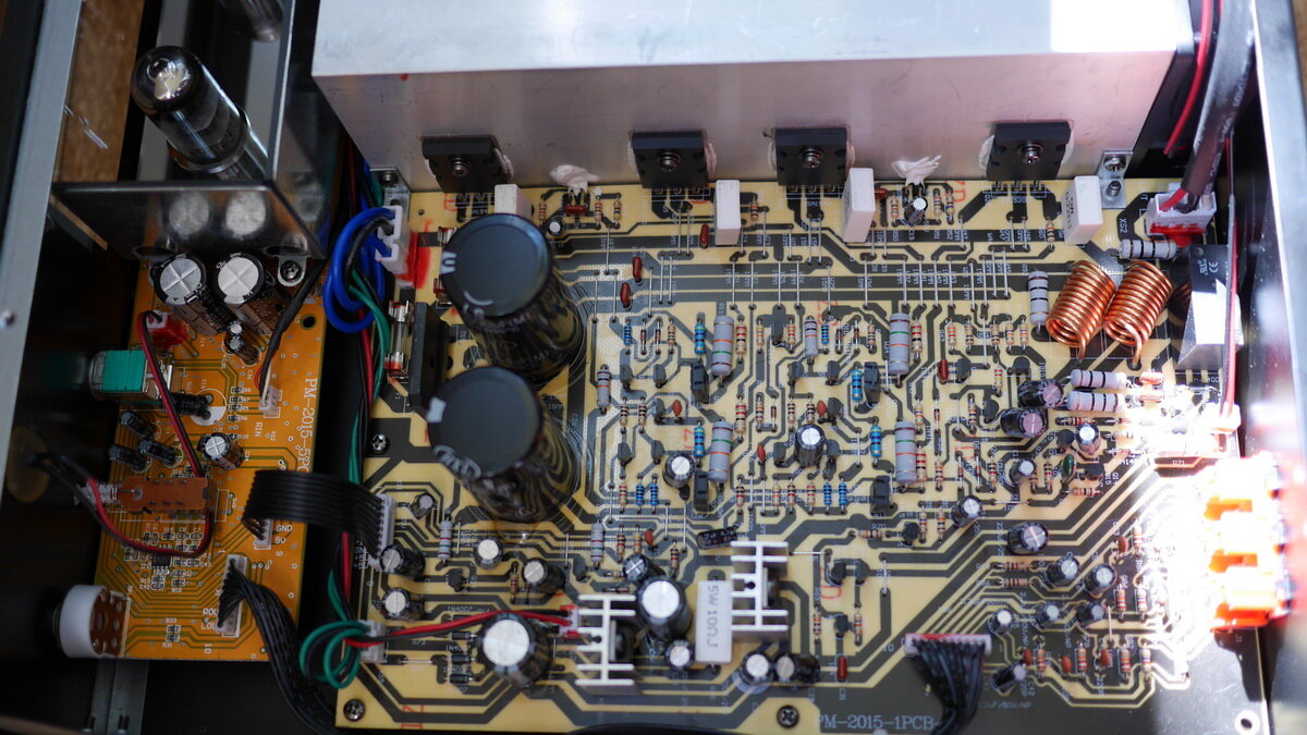 Если смотреть с фронтальной стороны, это правый отсек аппарата.