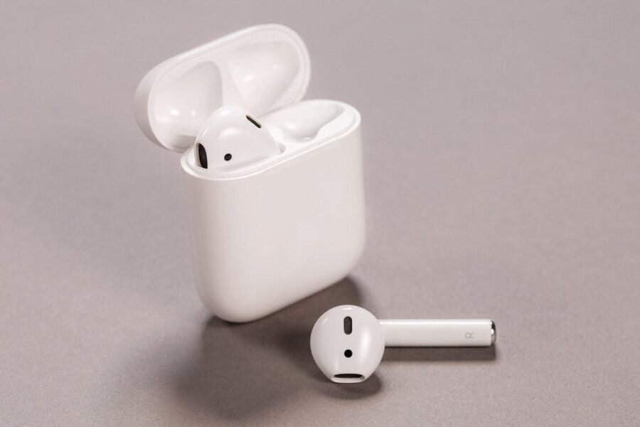     AirPods      - iPhone 