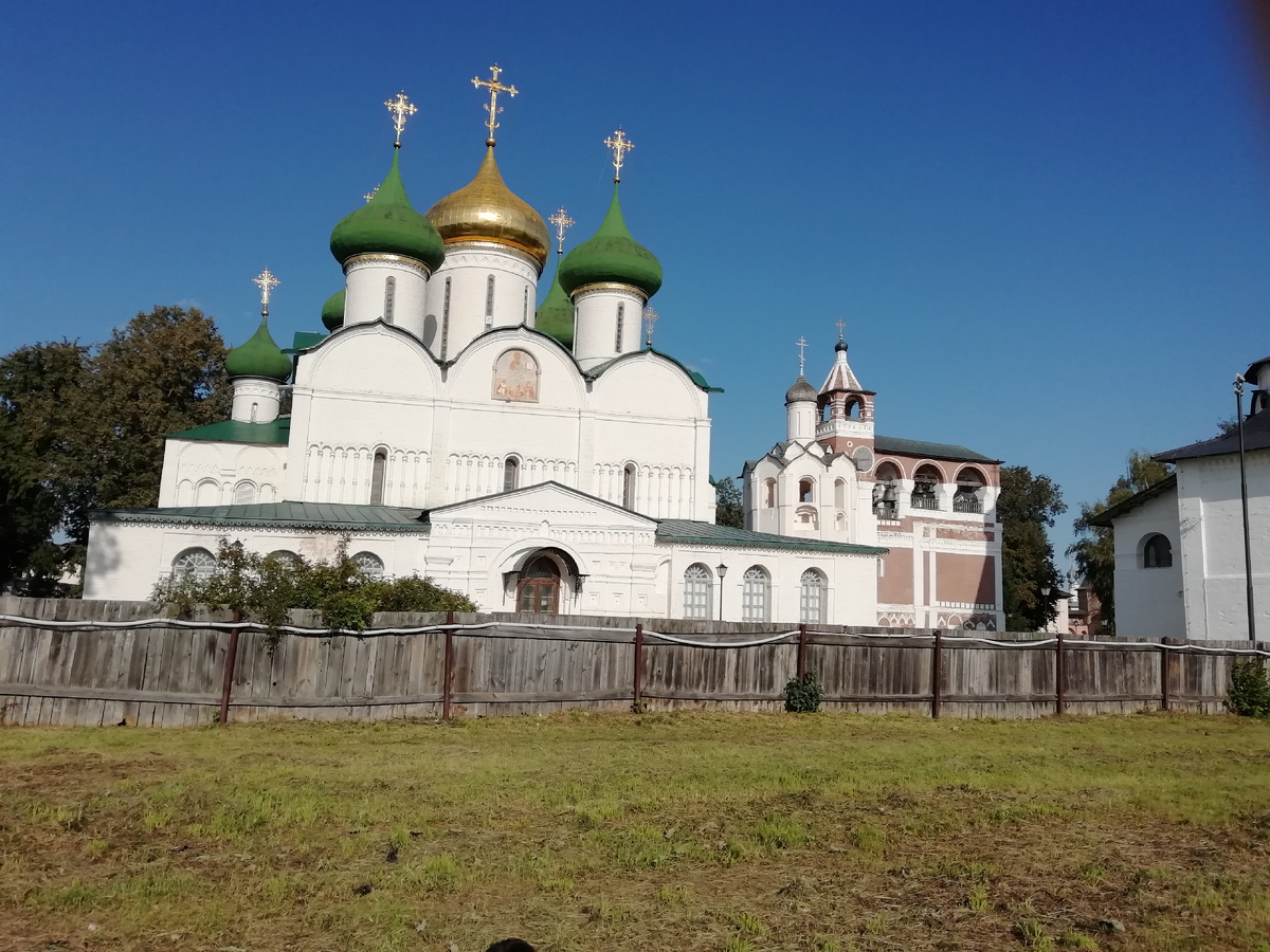 В старинном русском городе больше уважают монету звонкую. Фото собственное