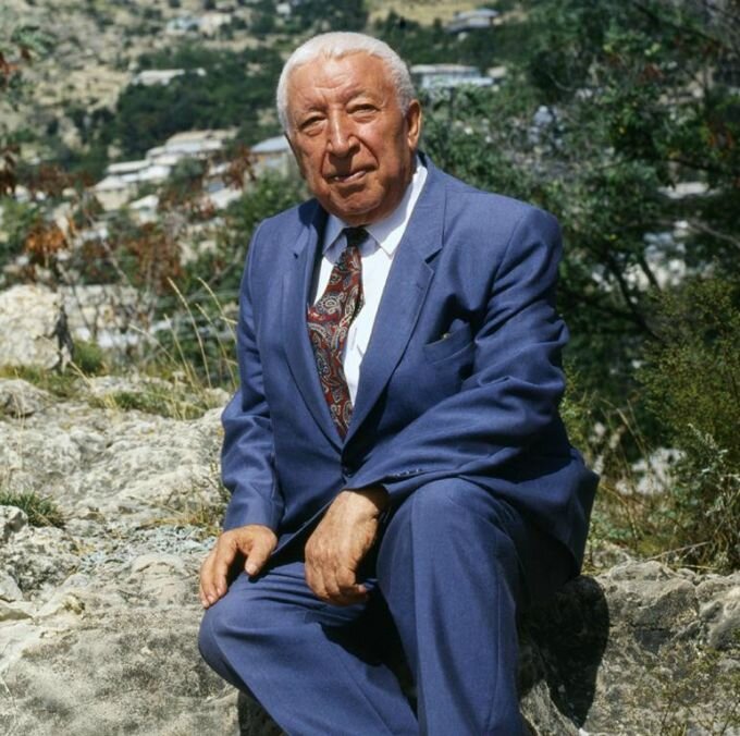 Расул Гамзатов