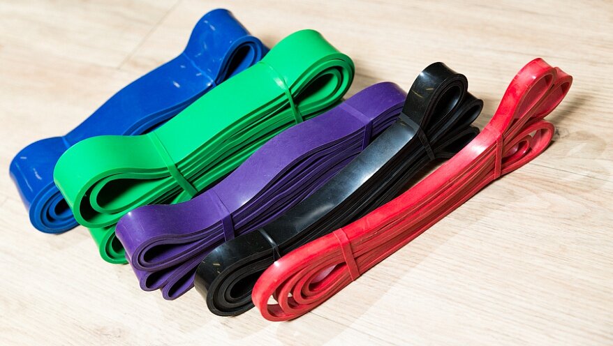 Используйте резиновые петли, для облегчения отжимания. Вы меньше забьетесь и больше сделаете.