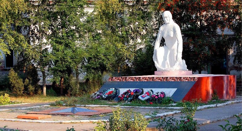 Памятник «Скорбящая мать», ст Воронцовская 