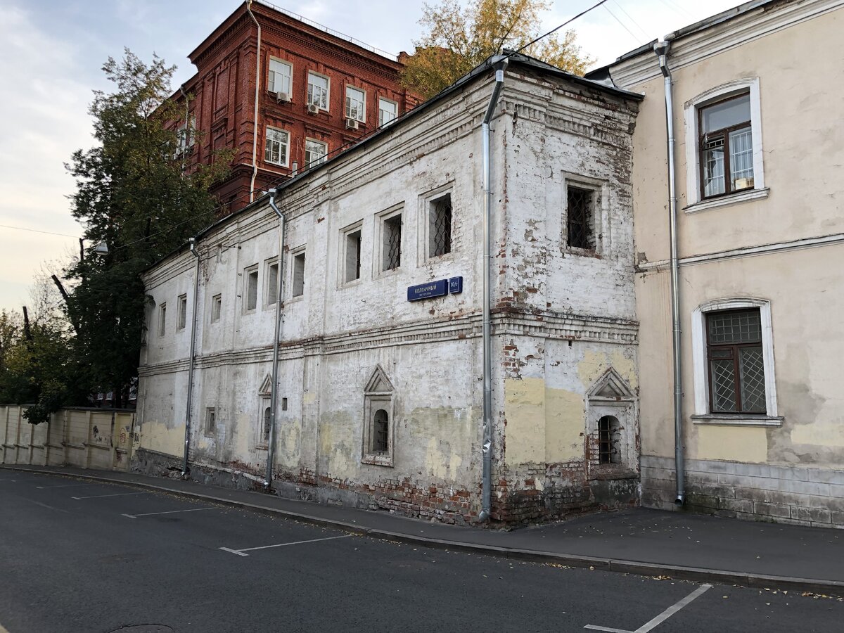 Москва, Колпачный переулок. Типичное древнерусское здание