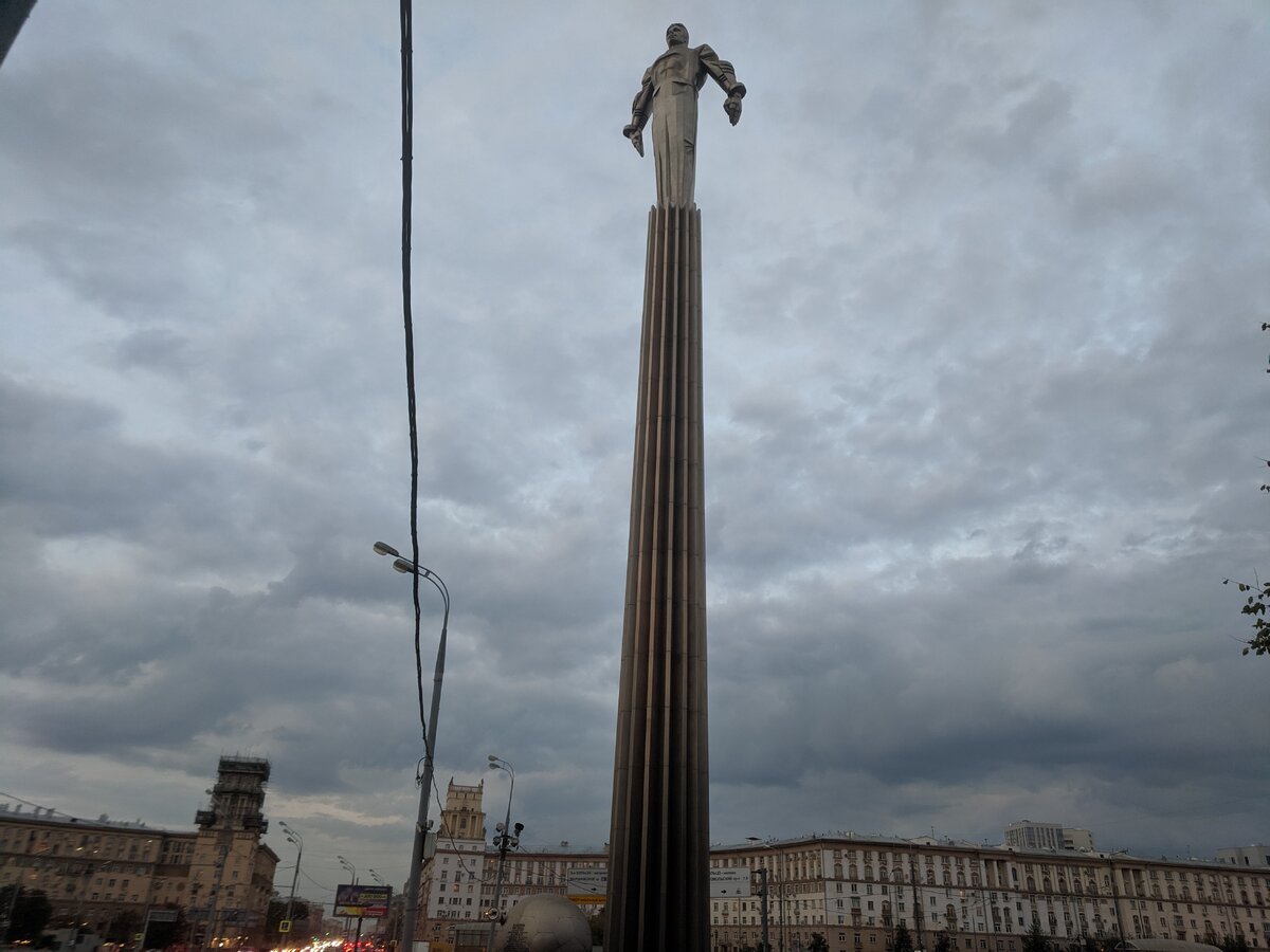 Памятник Гагарину в Риге