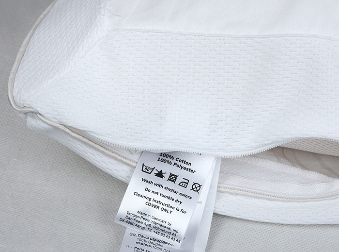 
Чаще всего синтетические подушки можно стирать в стиральной машине при температуре не более 40°С. Обязательно нужно установить режим деликатной стирки и хорошо прополоскать.
