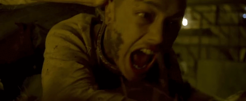 Кадр из фильма "Человеческая многоножка"