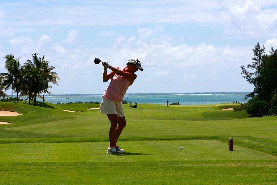 Image from https://pixabay.com/photos/golf-woman-tee-golf-clubs-cool-83876/