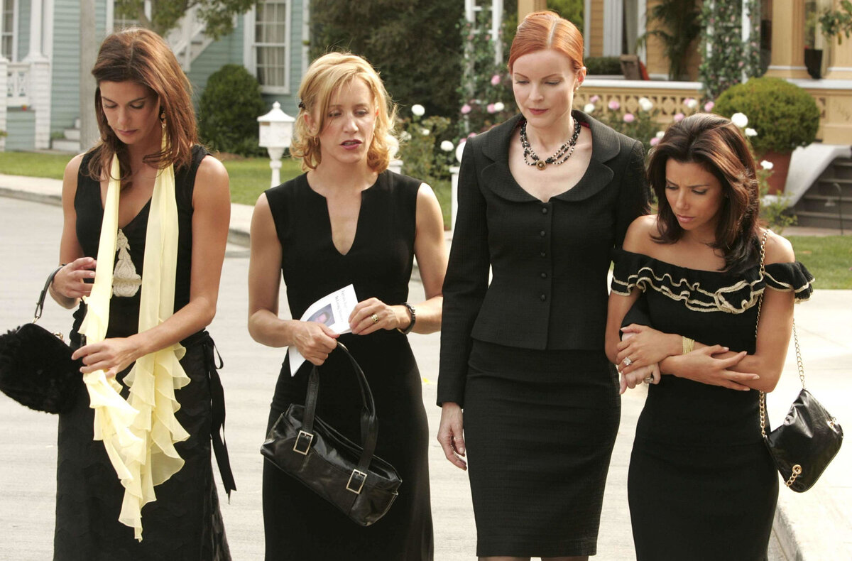 отчаянные домохозяйки сериал обложка. отчаянные домохозяйки первый. отчаянные домохозяйки сериал постер. ева лонгория отчаянные домохозяйки. отчаянные домохозяйки сьюзан.