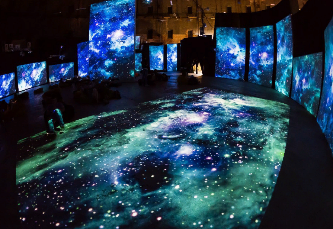 Креативное пространство «люмьер-холл». Люмьер-холл наб. Планетарий в газгольдере санкт-петербург. Люмьер холл планетарий. Живые полотна спб люмьер холл.