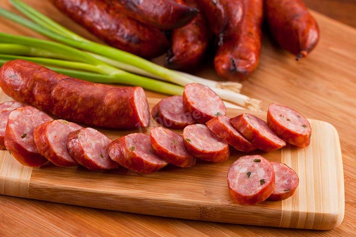 https://static.1000.menu/img/content/35743/kolbasa-xolodnogo-kopcheniya-domashnyaya_1560784423_1_max.jpg
