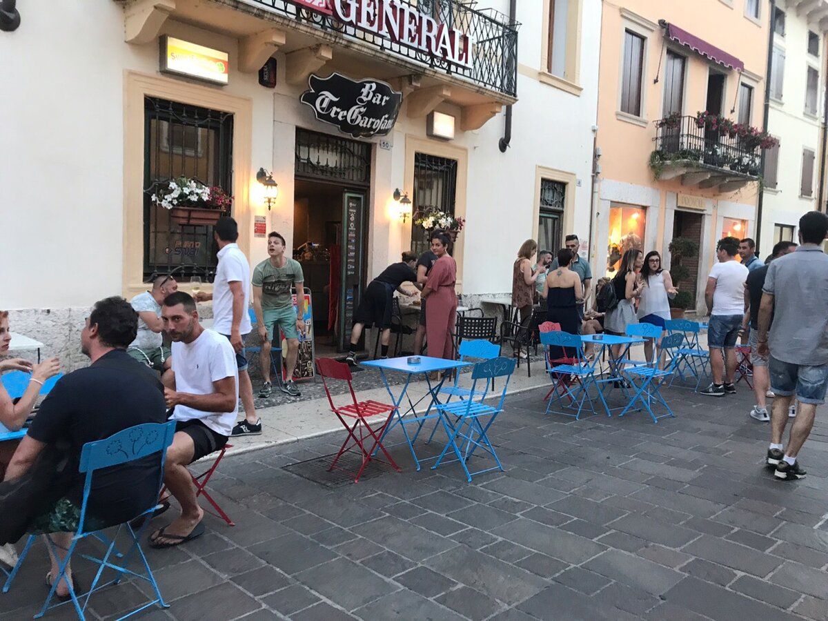 Бар в Соаве, Италия