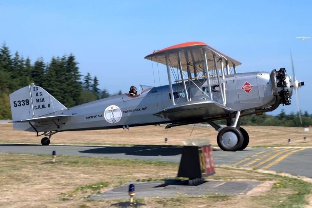 Простой самолёт для почты, стал первым 