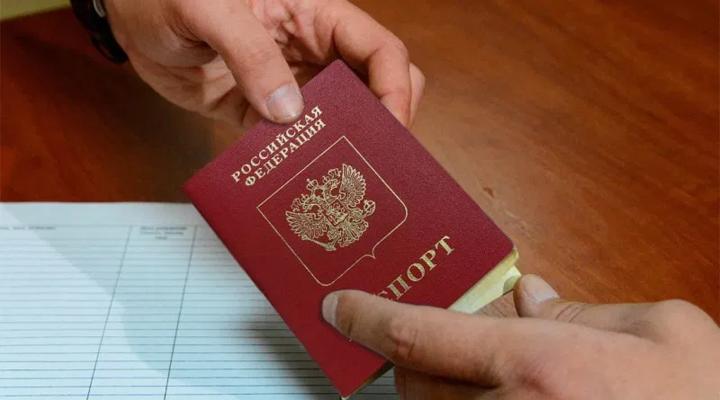 Российское законодательство предусматривает две замены полученного в 14 лет паспорта гражданина России, связанные с достижением определённого возраста.