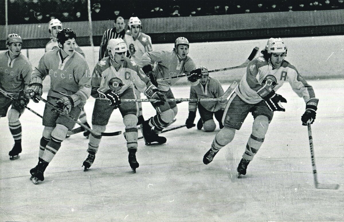 Один из матчей середины 1970-х юношеской сборной СССР против канадских сверстников, спонсируемых Wrigley‘s 