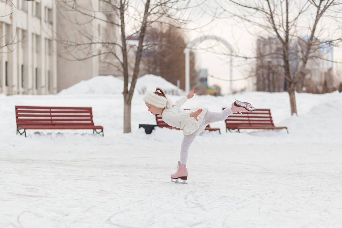 Полина на показательном прокате на открытом люду