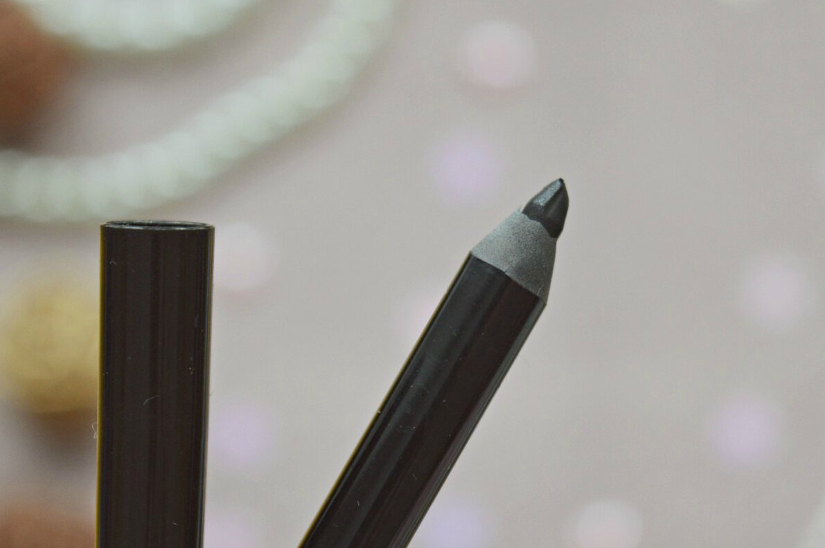 Гелевый карандаш для глаз Avon SuperShock Gel Eyeliner в оттенке "Black" ("Черный") 