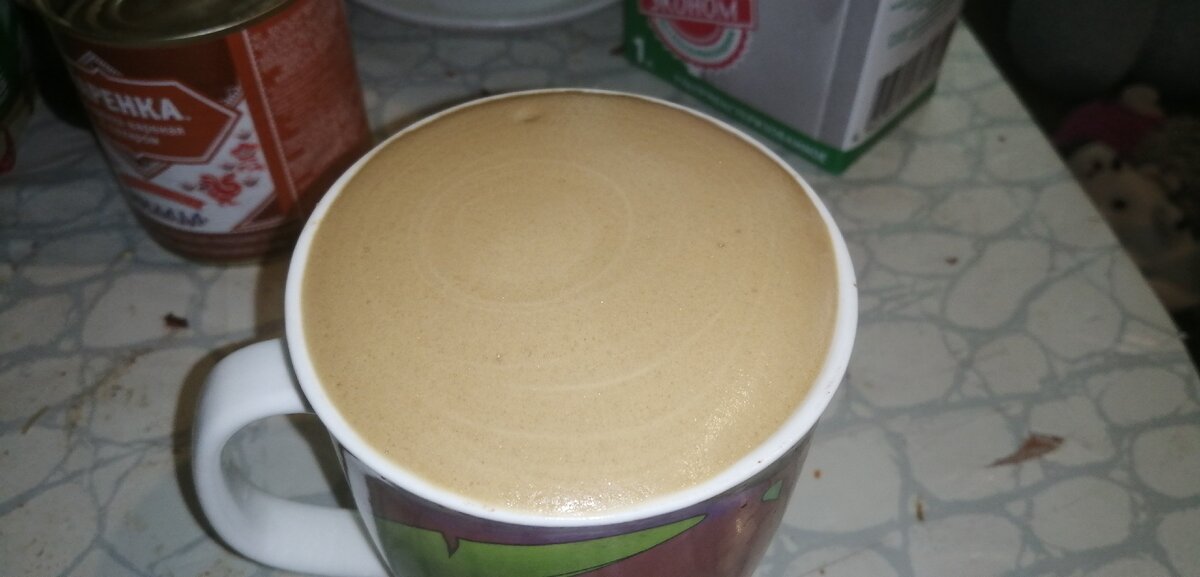 У меня получилась такая густая пена и равномерно легла на поверхность молока