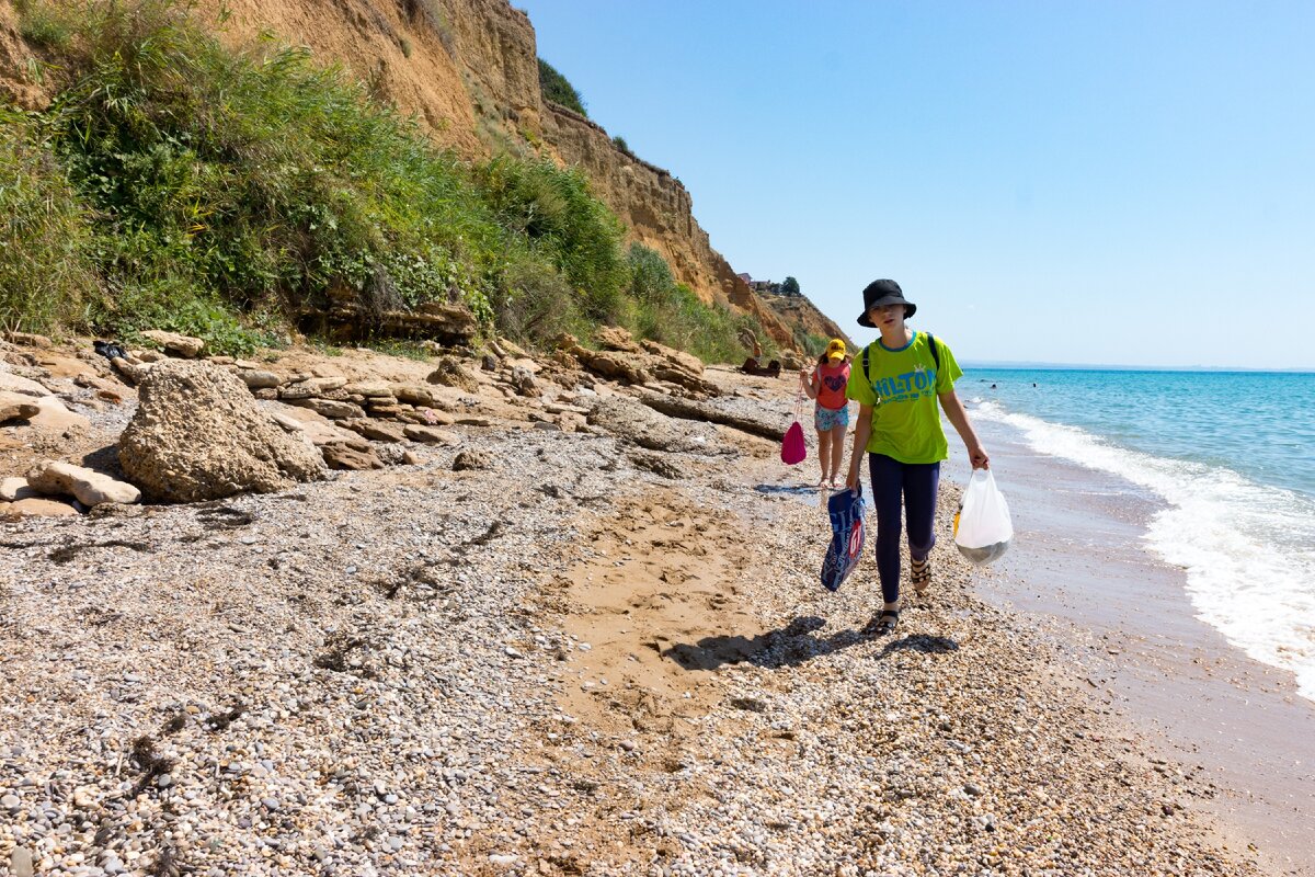 Заплутали в поисках пляжа в Крыму из-за объяснения подруги. Фитнес прогулка с утяжелителем - арбузом.