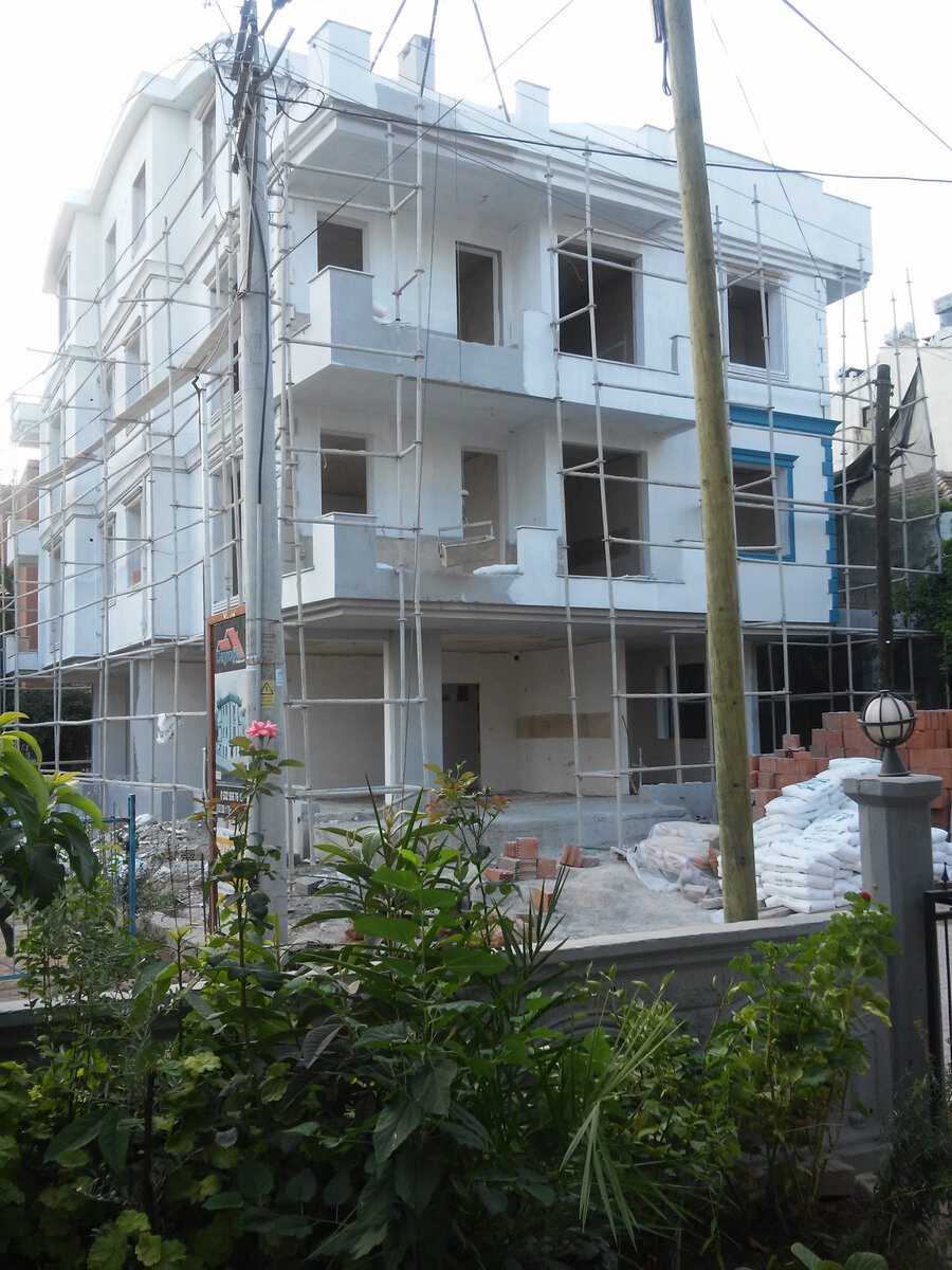 Строится дом напротив моего