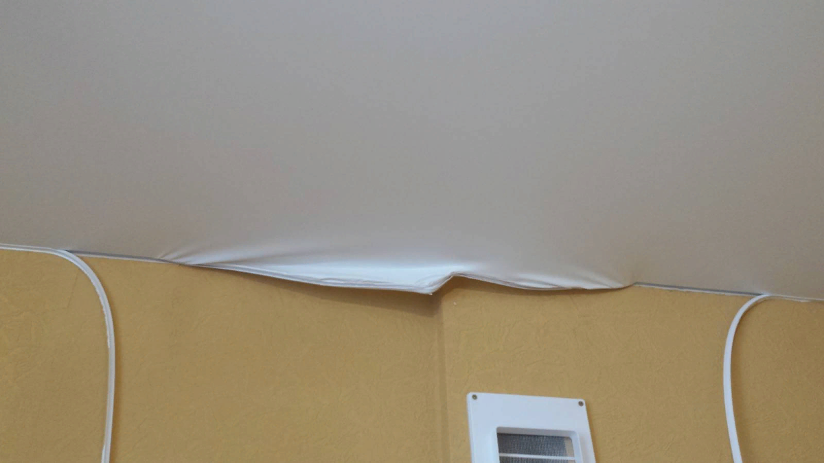 внешний уголок натяжных потолков. наружный угол натяжного потолка. еврокраб теневой профиль натяжные потолки. внутренний угол натяжного потолка. теневой профиль флекси для натяжных потолков.