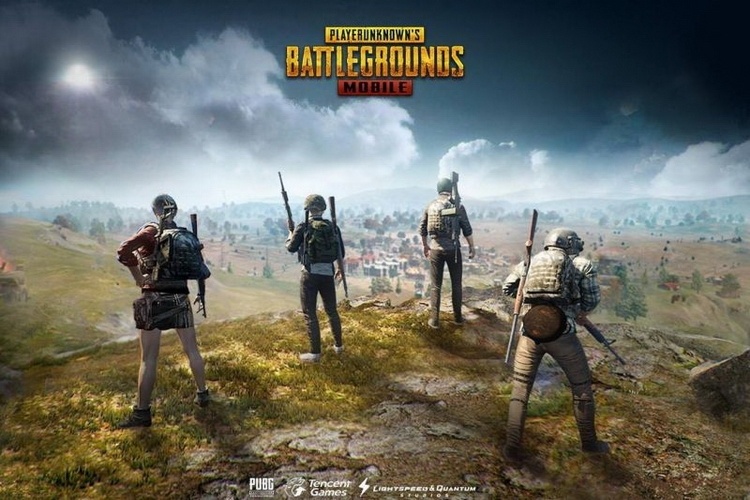  Pubg mobile это захватывающая игра на сто человек со всего мира. Вы летите на самолёте и выпригивание с парашютом когда захотите. Можно играть как одному, так вдвоём, и вчетвером.-2