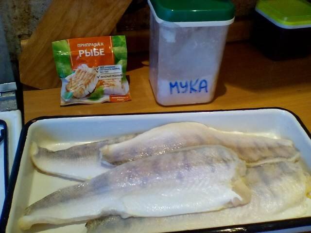 Сколько жарить судака. Жареный судак с полетной и вешенками. Балык из толстолобика. Икра судака жареная. Судак жареный.