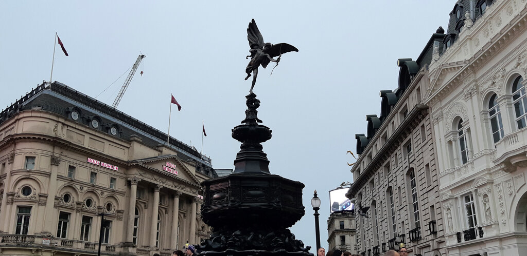 статуя Эрос на Piccadilly Circus